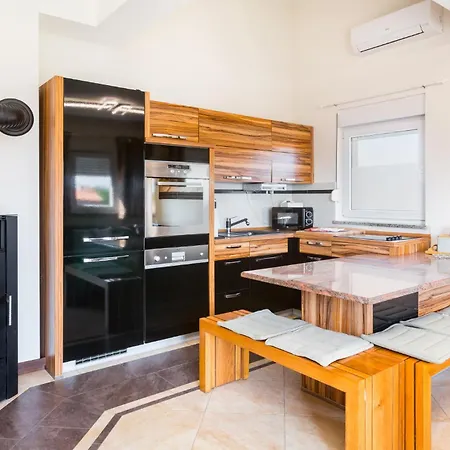 Apartment Livadice - App Mara - Mpolo Medulin